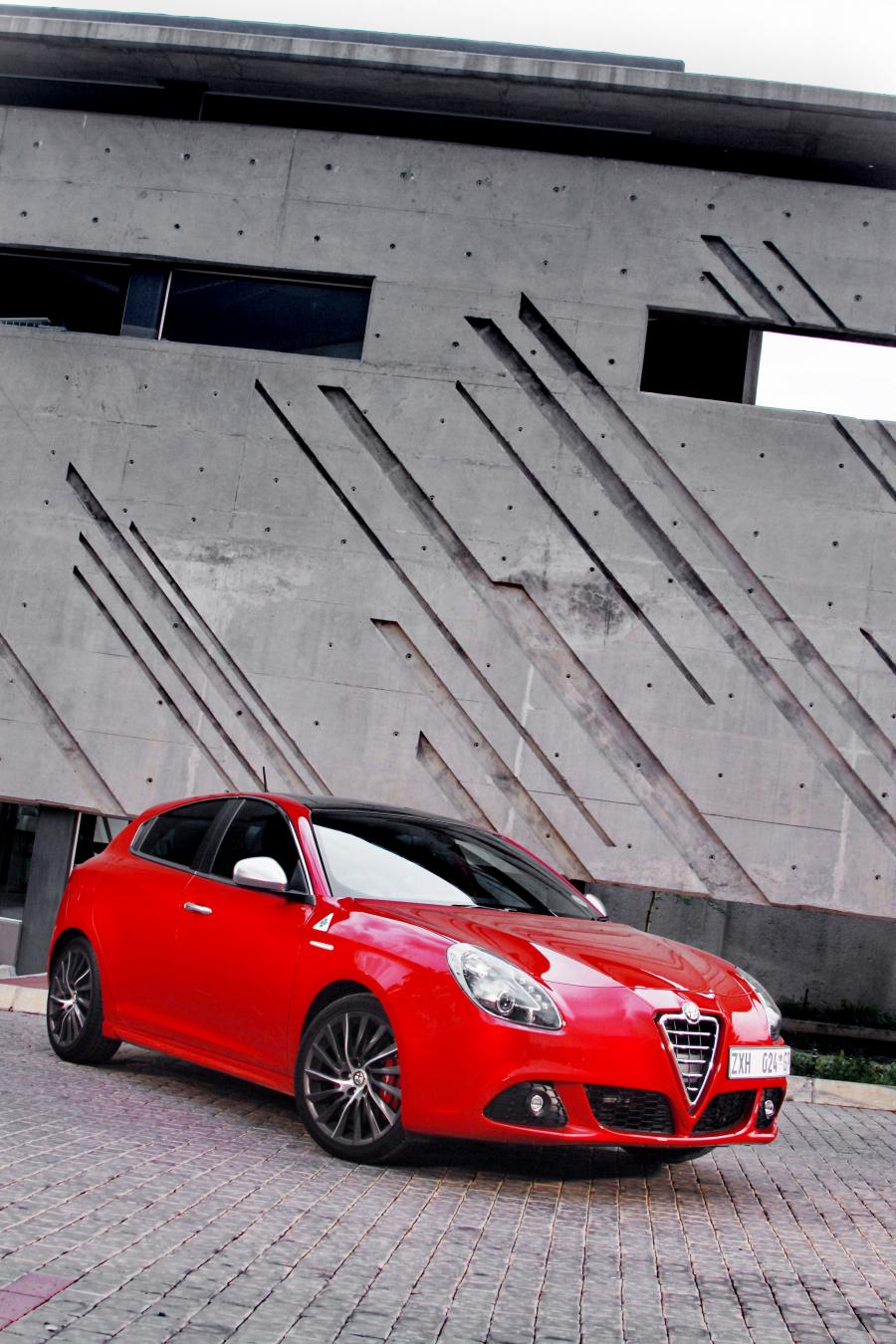  Alfa Romeo Giulietta Quadrifoglio Verde (940) 2011 года  (ZA) (фото 15 из 22)